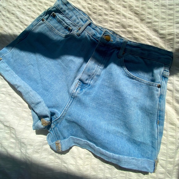 High waisted denim shorts - Picture 1 of 3
